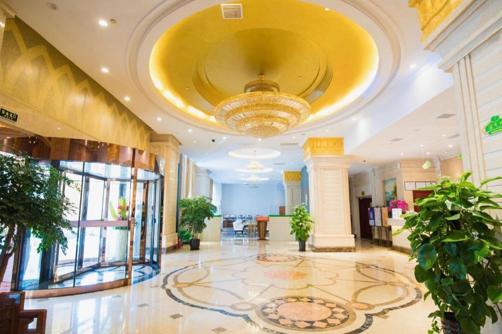 Vienna International Hongqiao Expo Center Caohejing Hotel 4*