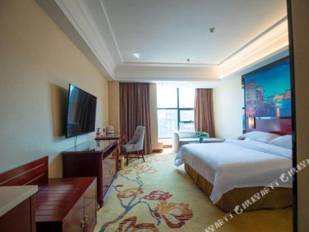 Hotel Vienna International Hongqiao Expo Center Caohejing 4*