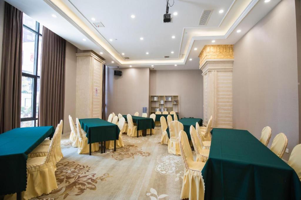 Vienna International Hongqiao Expo Center Caohejing Hotel